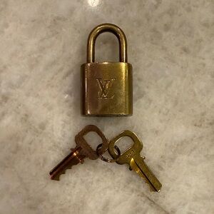 Louis Vuitton lock and set of two keys (434)
